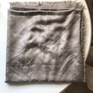Louis Vuitton Monogram Shawl Verone